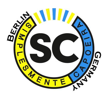 Capoeira Berlin – Trainingsgruppe von Simplesmente Capoeira Berlin e.V. übt Ginga, Tritte und Musik